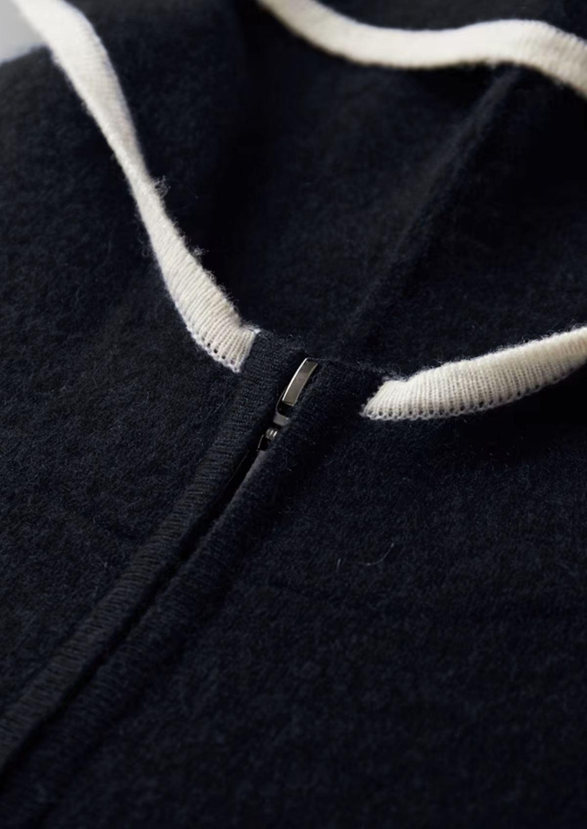 PURE EXTRA-FINE MERINO WOOL BLACK DAMIEN SET